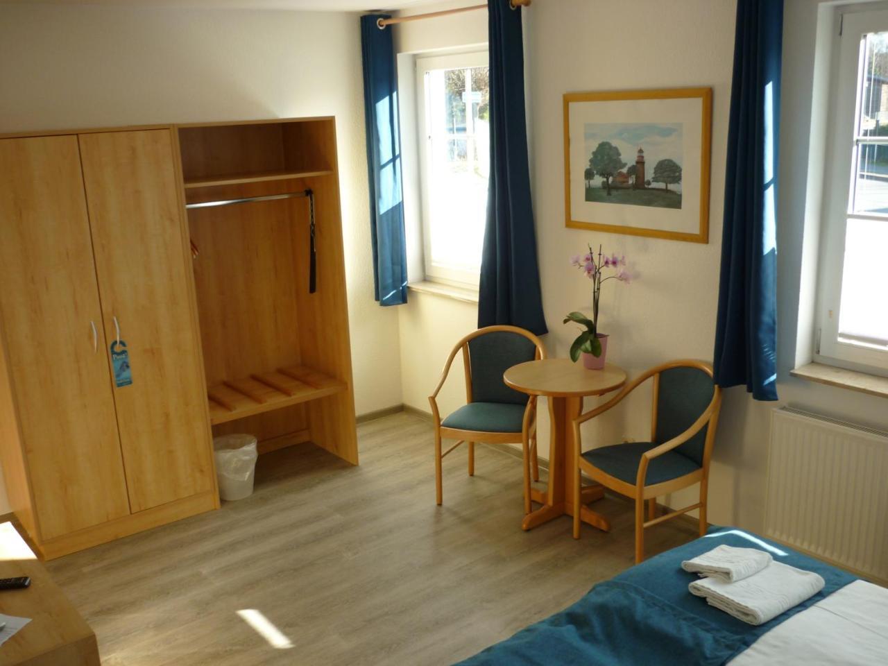 Kleines Zweibettzimmer